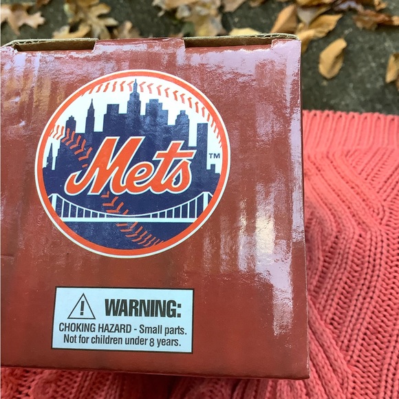 Mrs Mets as Wonder Woman Bobblehead - Picture 6 of 6